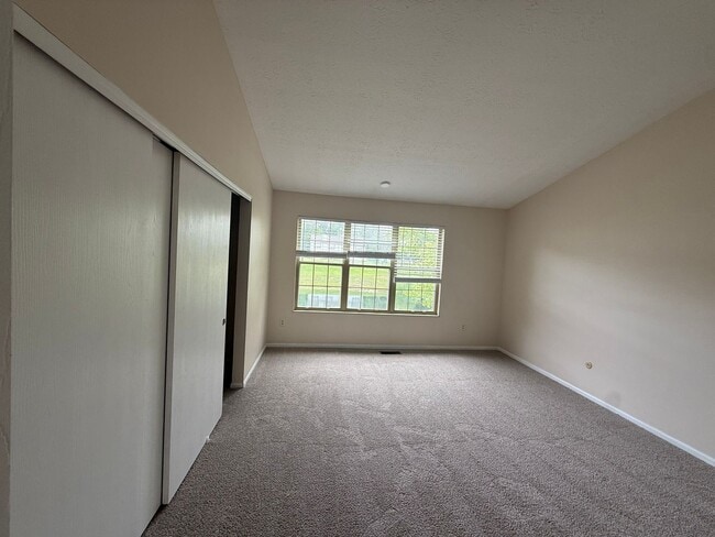 Building Photo - 5931 Shadow Lake Cir