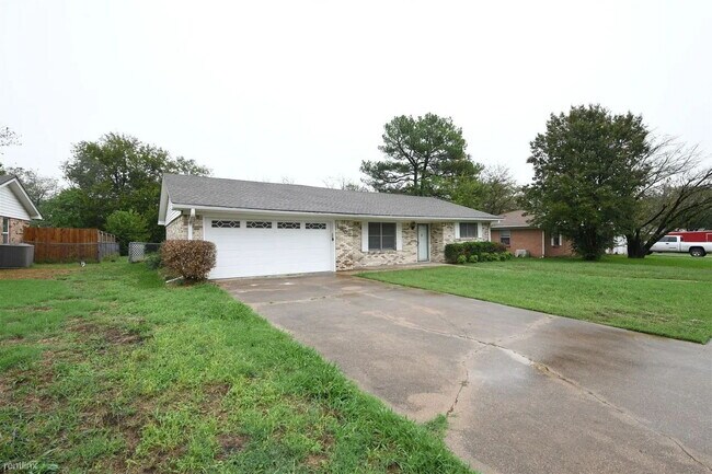 Building Photo - Updated 3BR/2BA Brick Home with Granite Kitchen & Fenced Yard — Kaufman ISD