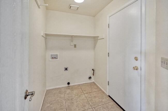 Building Photo - Pending/ Rented - Serene 3-bed 2-bath