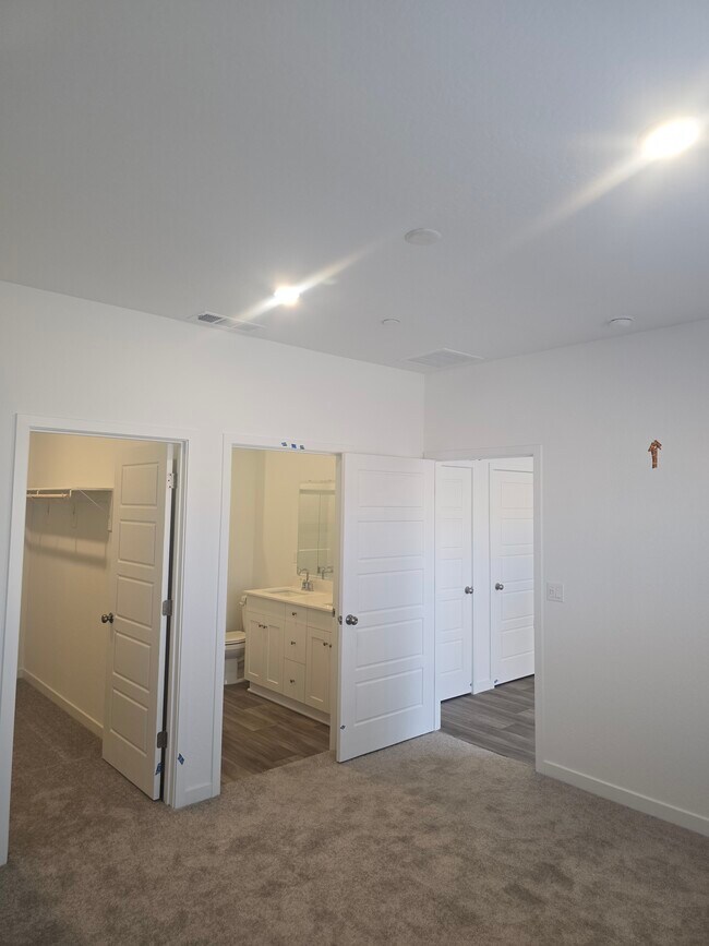 Building Photo - 2632 W Cambridge St