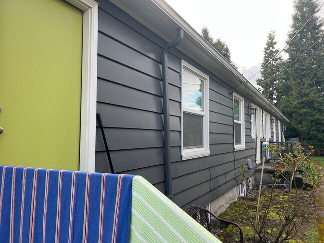 Building Photo - Arbor Lodge Court Greenspace 4-plex Storage Pets Parking