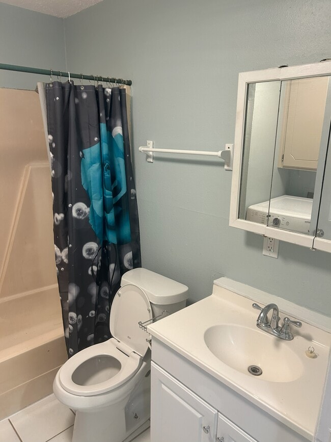 Bathroom - 104 N Wildhorse St