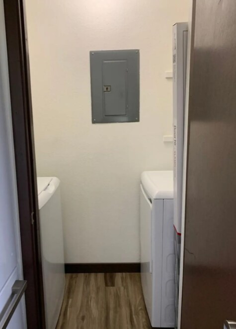 Building Photo - 577 E Golf Pl