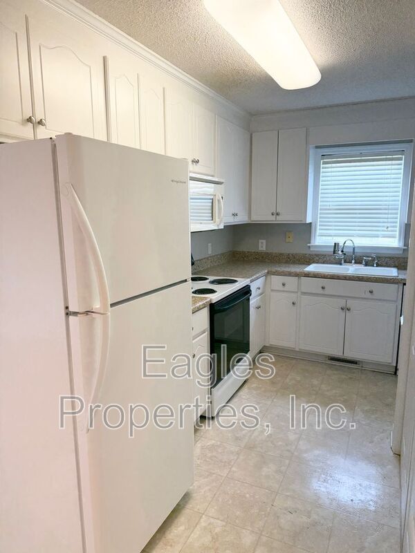 Building Photo - 513 Twin Creeks Dr