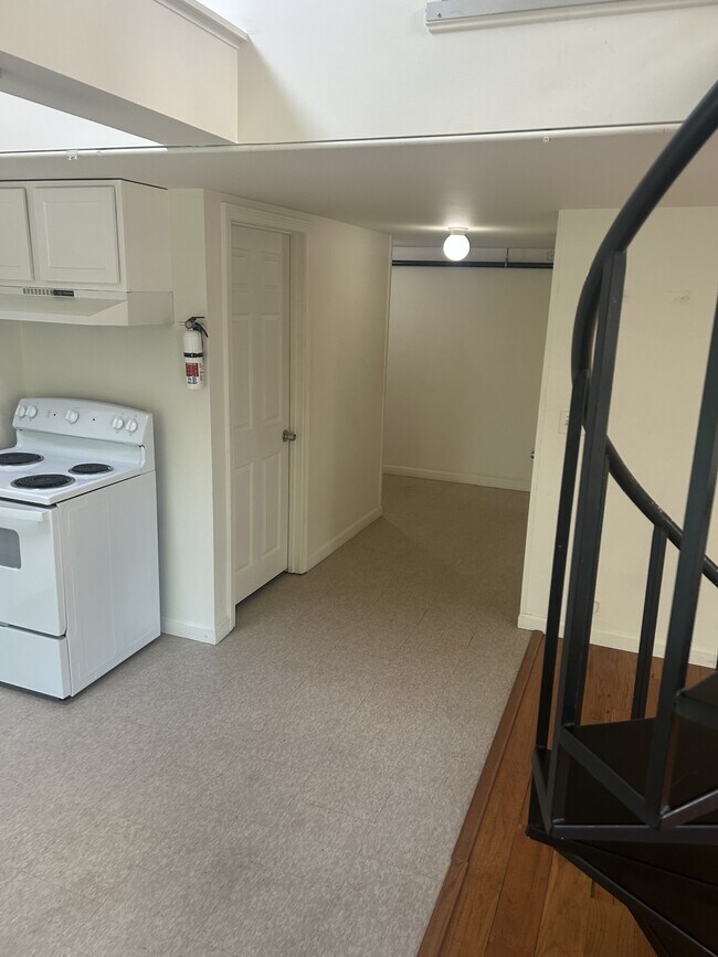 Building Photo - 10 Railroad Square