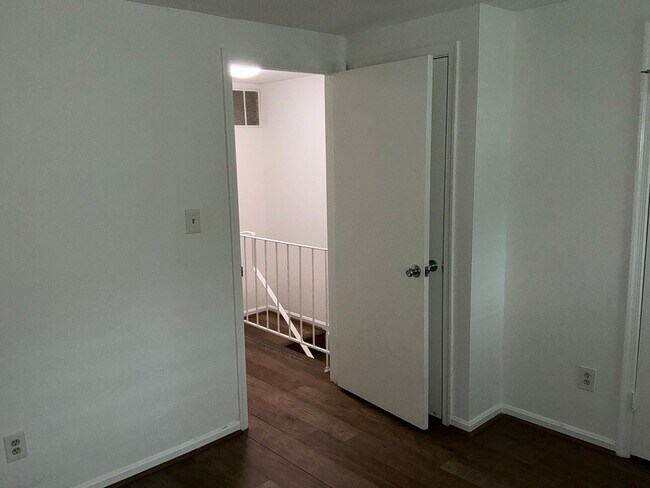 Building Photo - 20520 Strath Haven Dr
