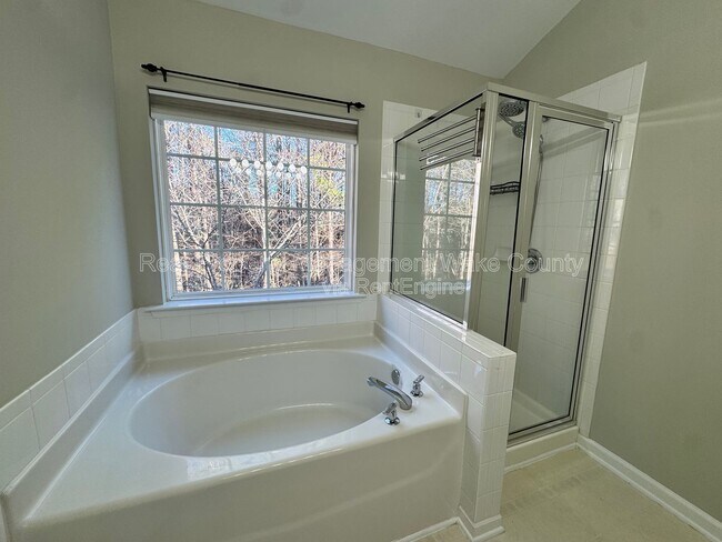 Building Photo - 1413 Crimson Creek Dr