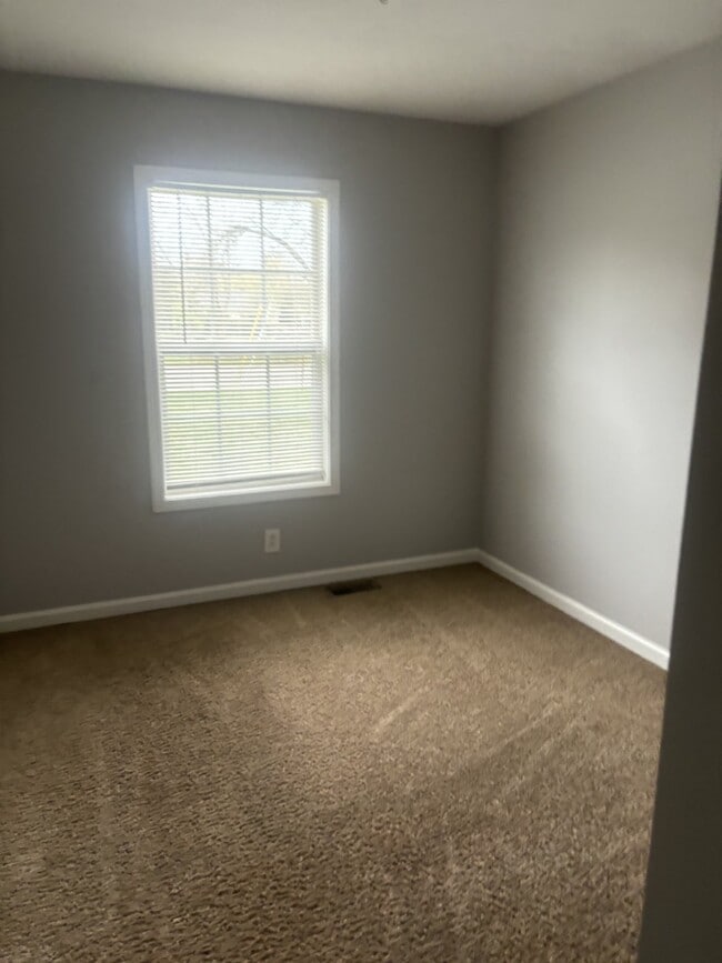 Building Photo - 471 Lafayette Rd