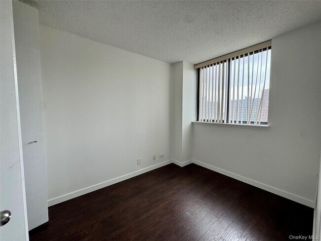 Building Photo - 62-54 97th Pl