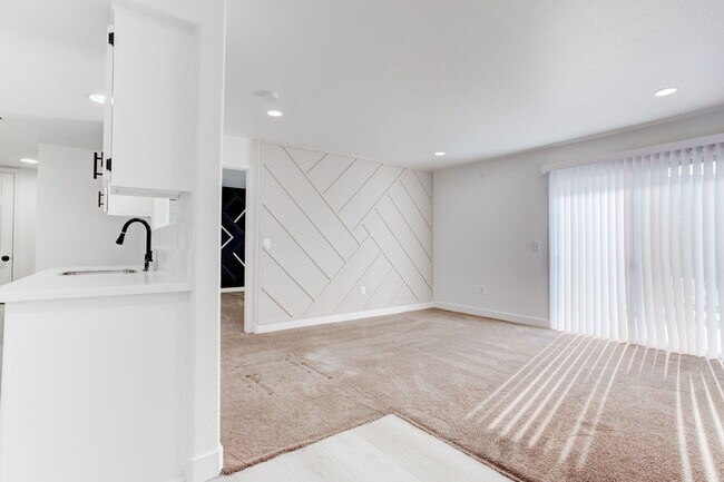 Building Photo - 5792 Ambassador Ave