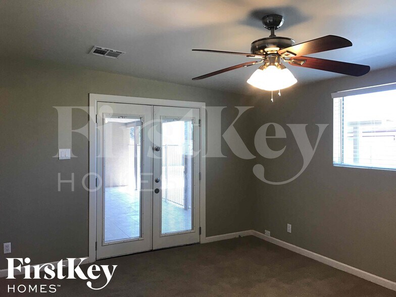 Building Photo - 8802 N 35th Dr