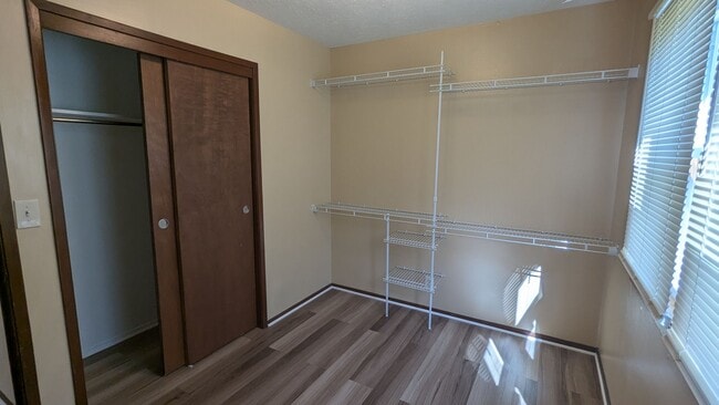 Building Photo - 3-bedroom in Lewis Central