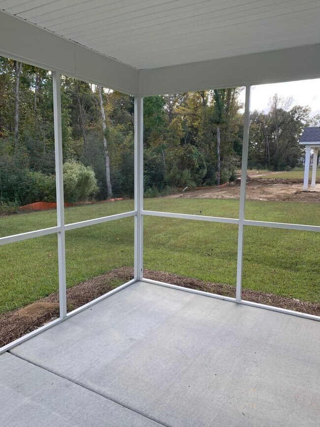 Building Photo - Modern Living in Windsor Hill