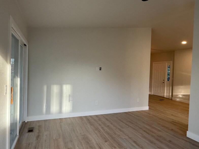 Building Photo - 5531 W Louisiana Ave