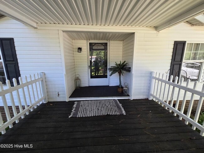 Building Photo - 328 Groves Point Cir