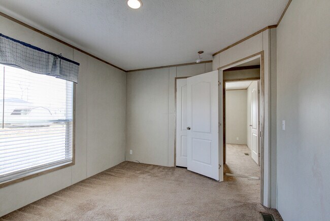 Building Photo - 5233 Clarksville Rd