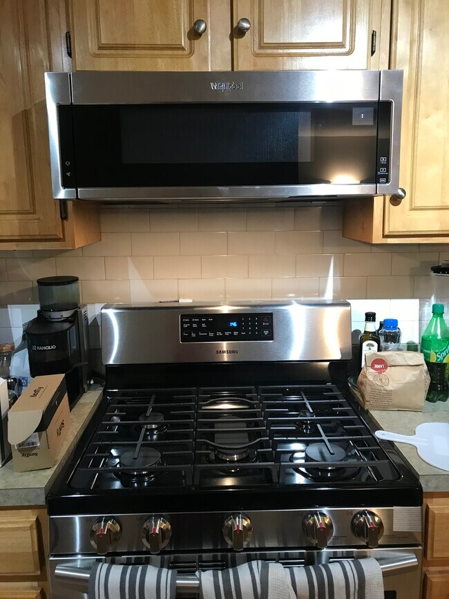 Stainless steel appliances - 3128 30th St