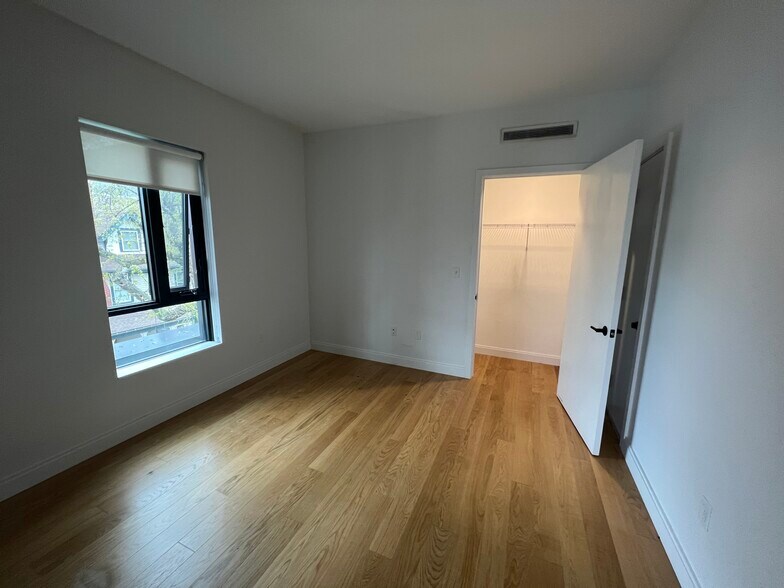 Building Photo - 83 Gardner St