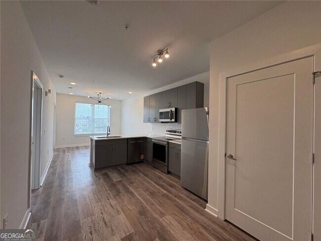 Building Photo - 525 Parkway Dr NE