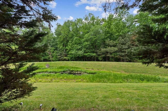 Building Photo - 3-Bed Townhouse in Leesville District