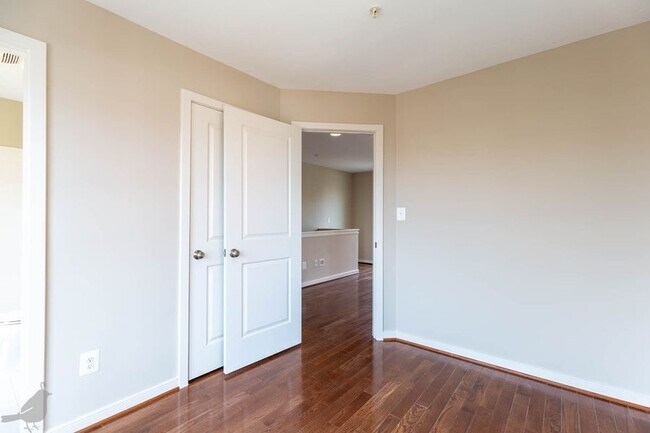 Building Photo - 2909 Chancellor's Way NE