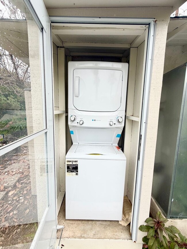 Building Photo - Furnished Studio, San Marino, separate back house