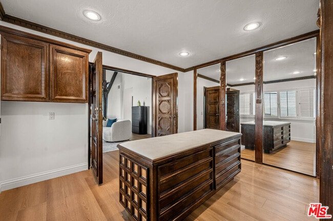 Building Photo - 3722 Alonzo Ave