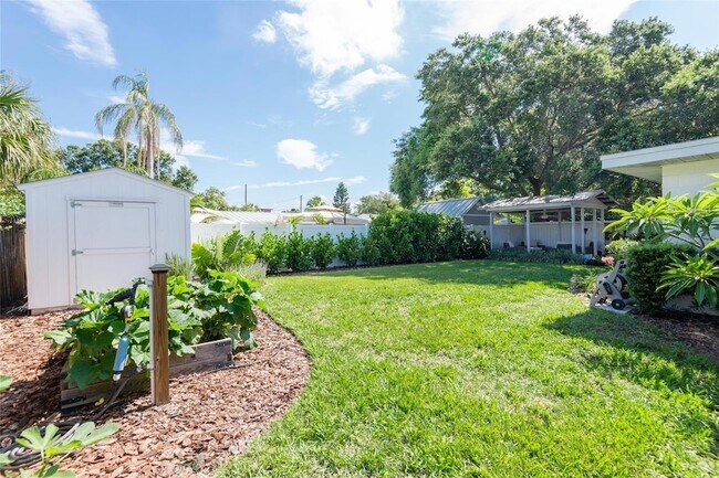 Building Photo - 4831 W Bay Ct Ave