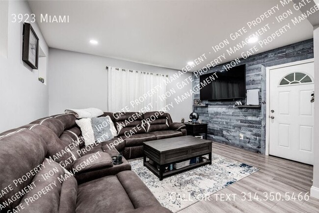 Building Photo - 3923 Miami-