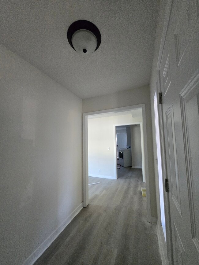 Building Photo - 503 N Orange St