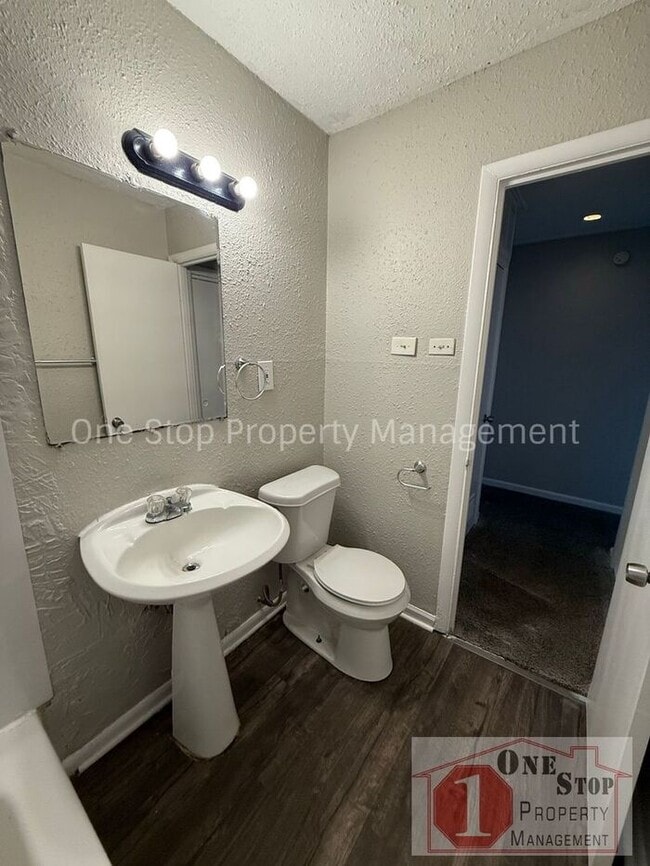 Building Photo - 3 bedroom, 1 Bathroom Home in Kansas City!!