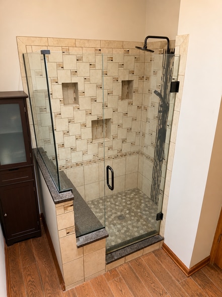 Bathroom 2nd floor - 2822 W 40th St