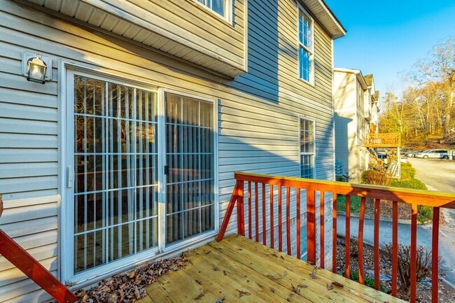 Building Photo - 82 Eastwood Ct