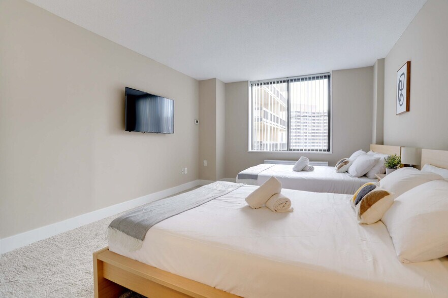 Building Photo - 1201 S Bell St