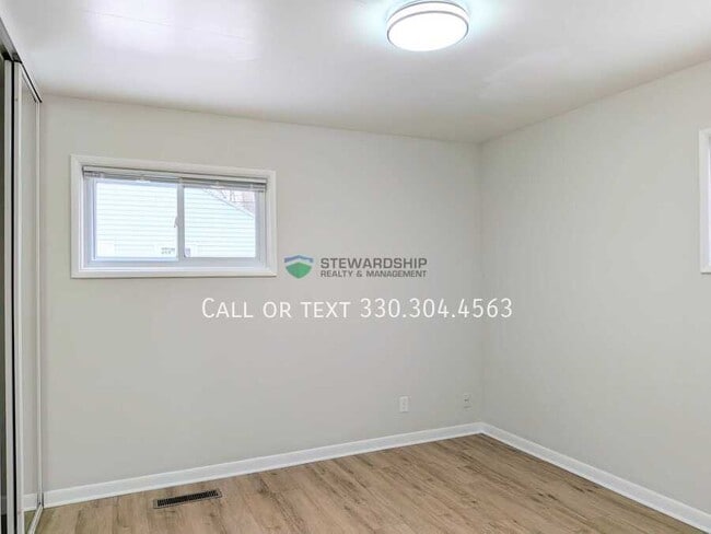 Building Photo - 2881 Archwood Pl