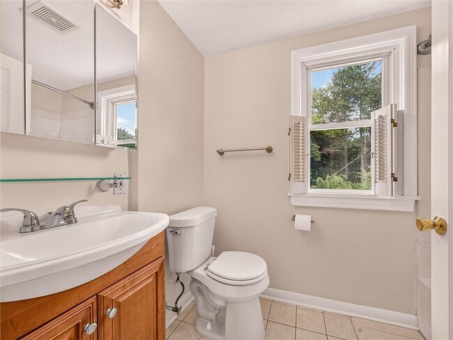 Building Photo - 82 Clovercrest Dr