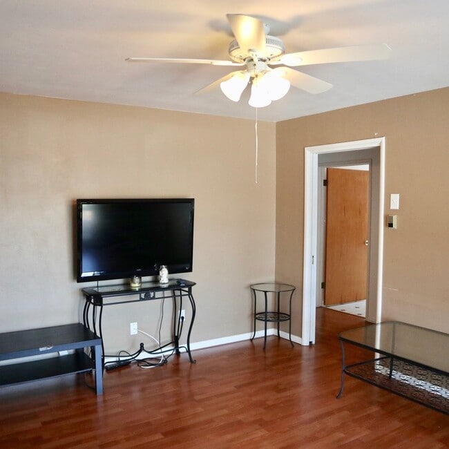 Building Photo - Available August 2026- 5 Bedroom with a POOL - on MARY LANE