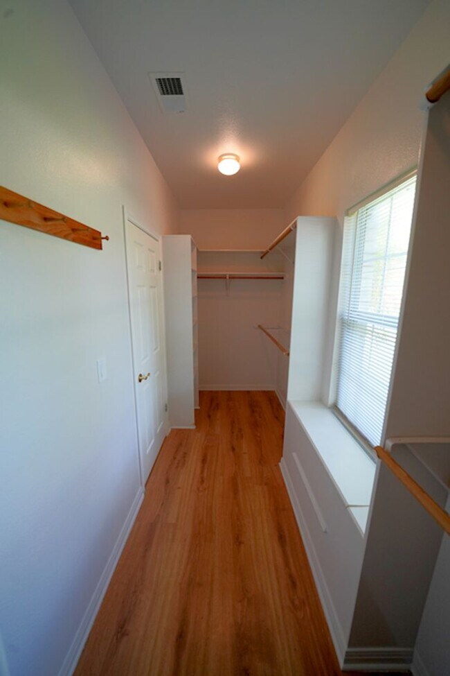 Building Photo - Beautifully Updated Home in Olympia Hills ...