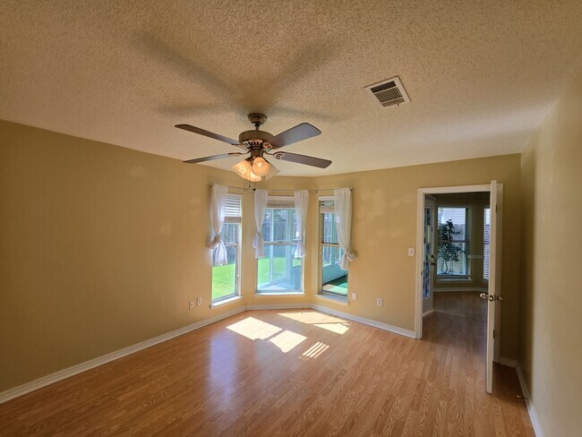 Building Photo - 148 Meadowbrook Ct