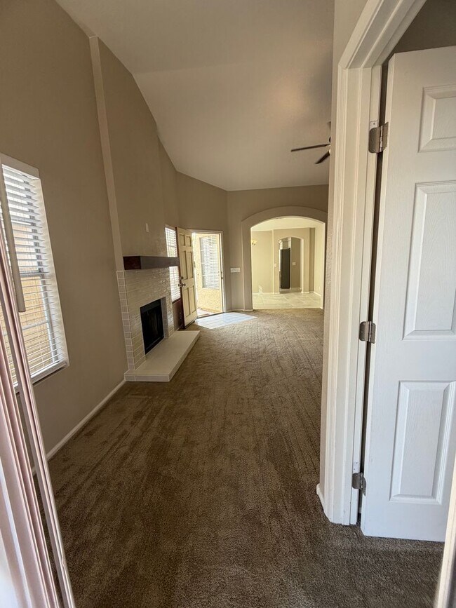 Building Photo - Desirable Arrowhead Ranch Home