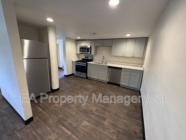 Building Photo - 419 Atrisco Dr SW