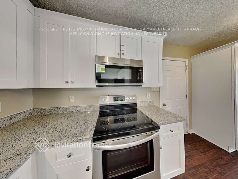 Building Photo - 2343 Century Oaks Ln