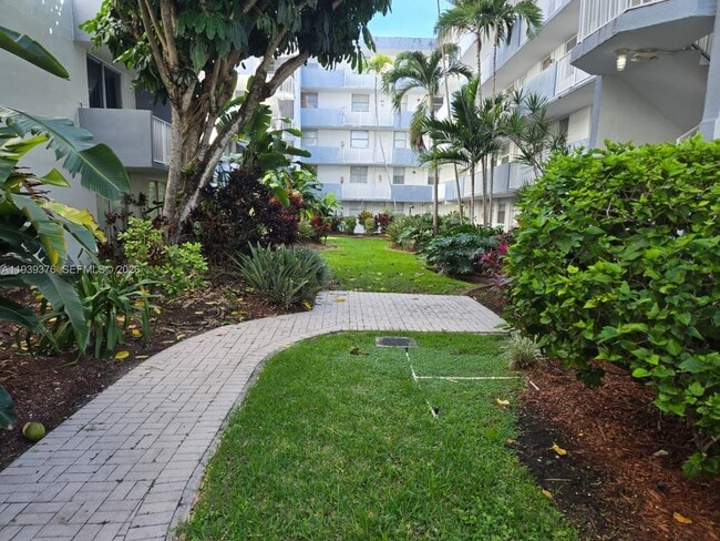 Building Photo - 1801 S Treasure Dr