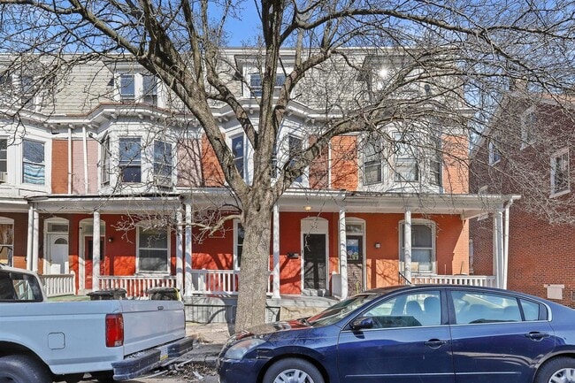 Building Photo - Bright 5 Bedroom, 1.5 Bath Home in Harrisburg, Pa!