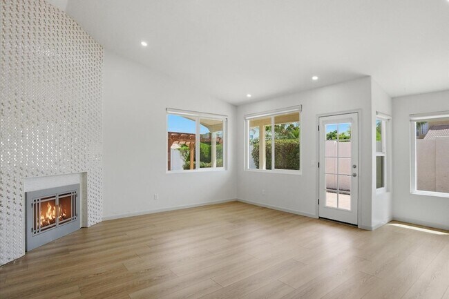 Building Photo - 5958 E Kelton Ln