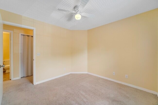 Building Photo - 6052 Westgate Dr