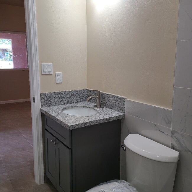 Building Photo - 180 S Lehua St