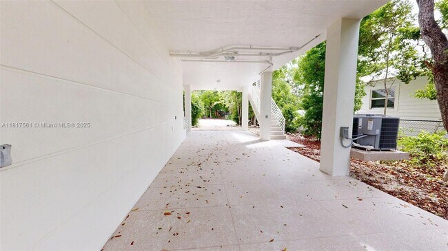 Building Photo - 1027 Snapper Ln