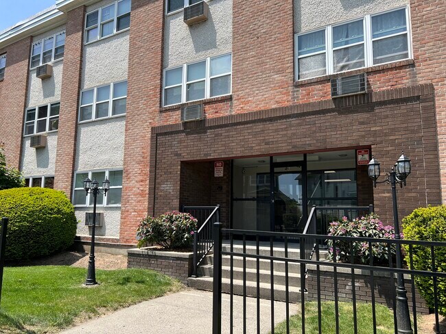 Primary Photo - 45 Monroe St