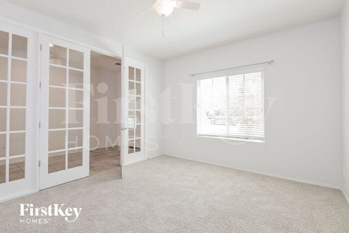 Building Photo - 8075 N Circulo El Palmito